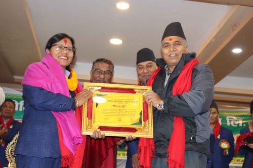 कर्मचारी सम्मान कार्यक्रम (संस्थाको स्थापना कालदेखि हालसम्म निरन्तर सेवा गरेकी कर्मचारी श्री अमिता महर्जन)