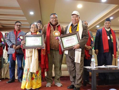 २२औं वार्षिक साधारण सभाबाट जेष्ठ सदस्यहरुलाई सम्मान